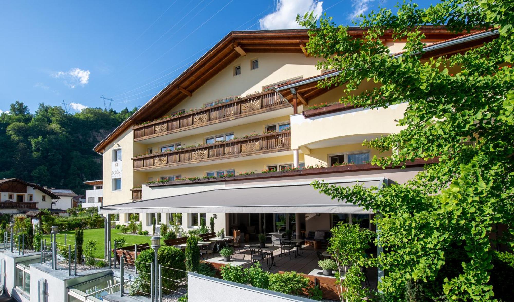 Saldur Small Active Hotel Слудерно Екстериор снимка