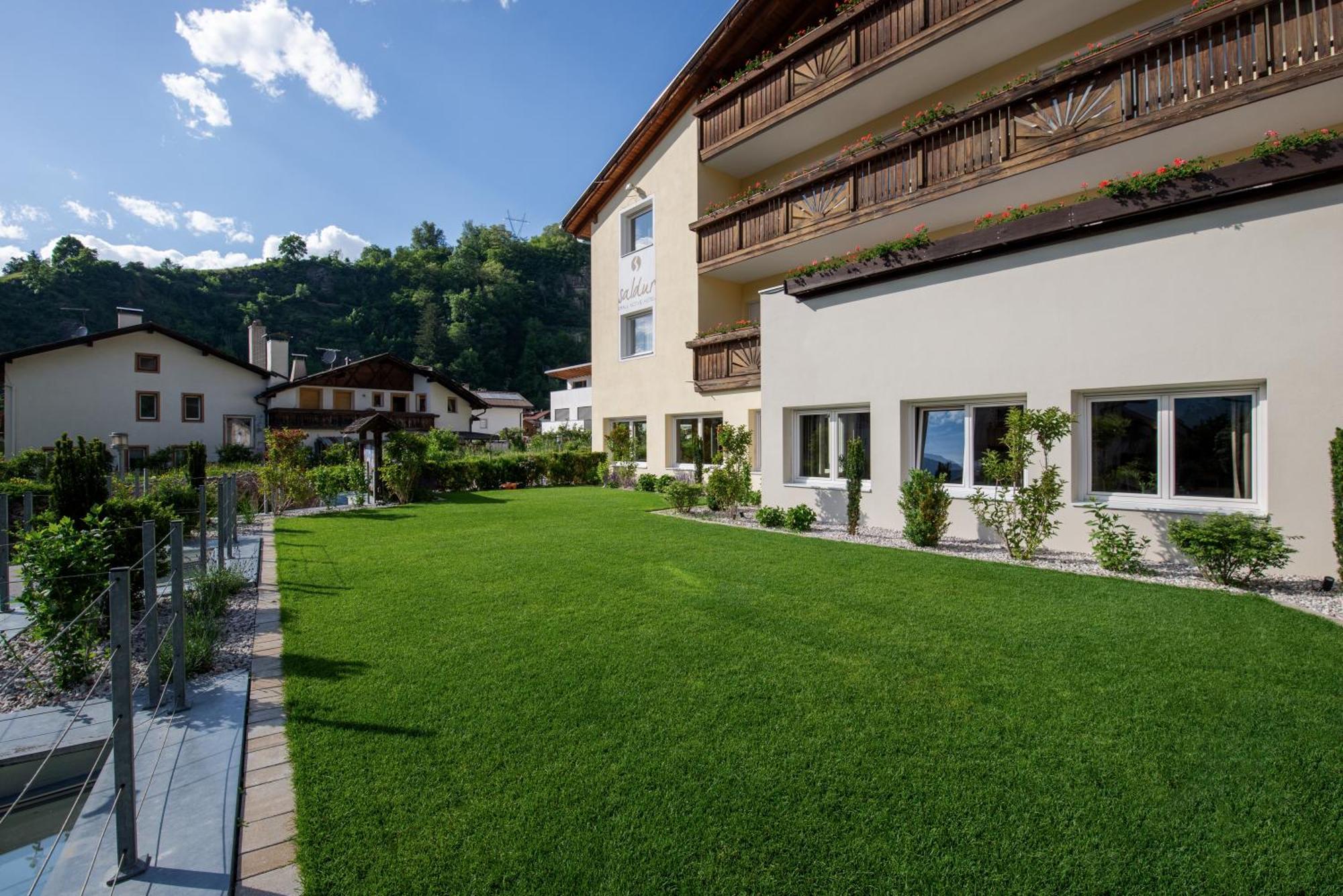 Saldur Small Active Hotel Слудерно Екстериор снимка