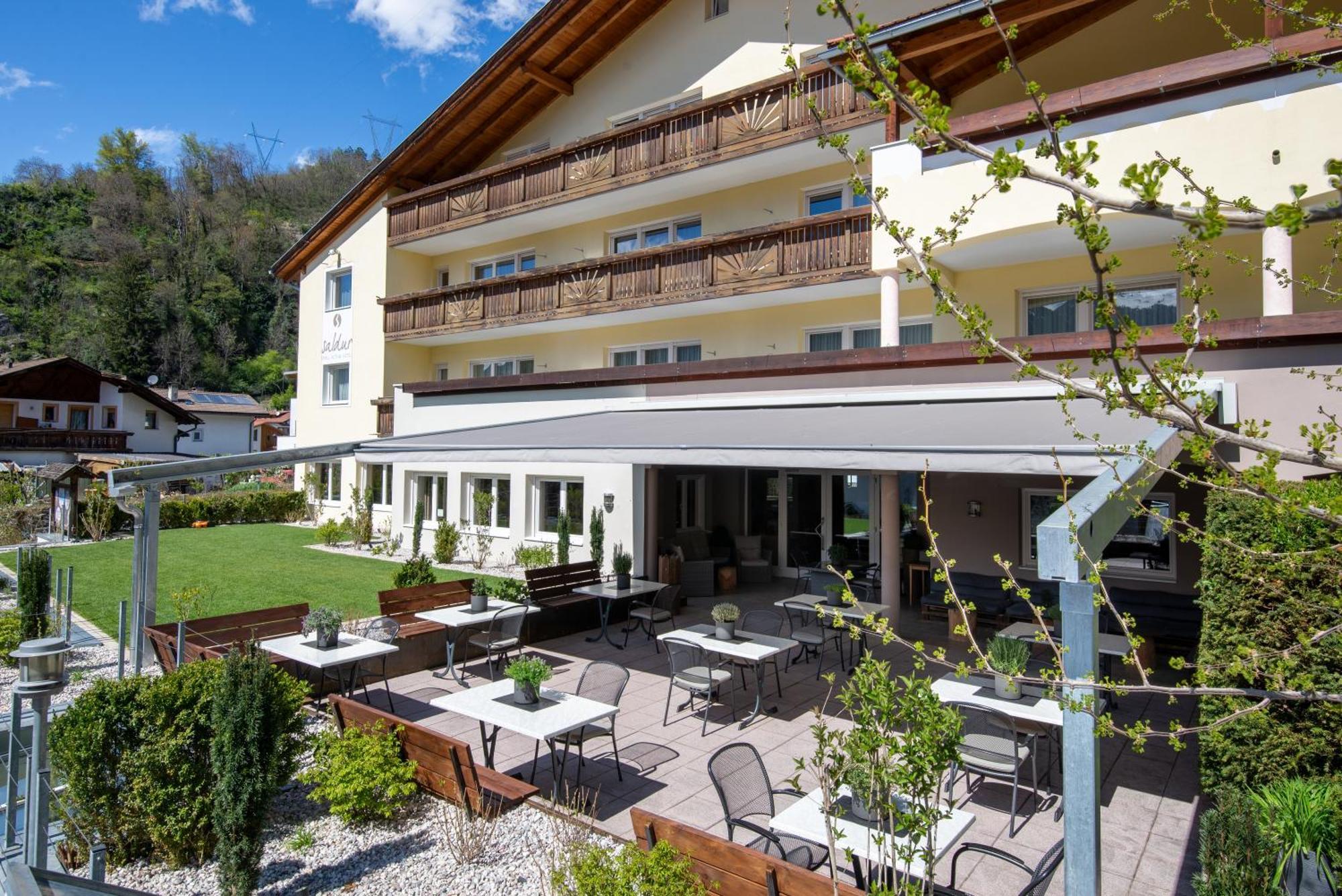 Saldur Small Active Hotel Слудерно Екстериор снимка